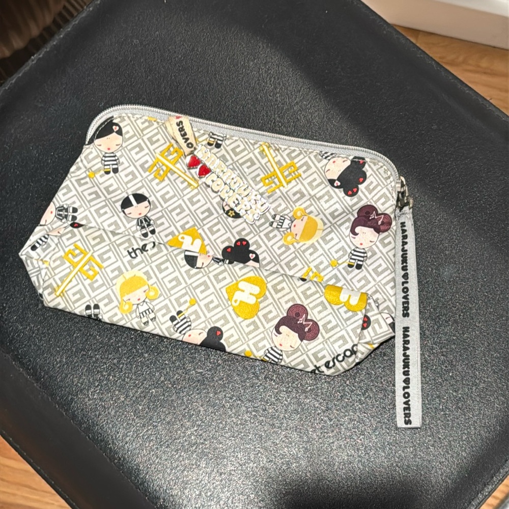 NWOT Harajuku Lovers “G-Logo” Clutch